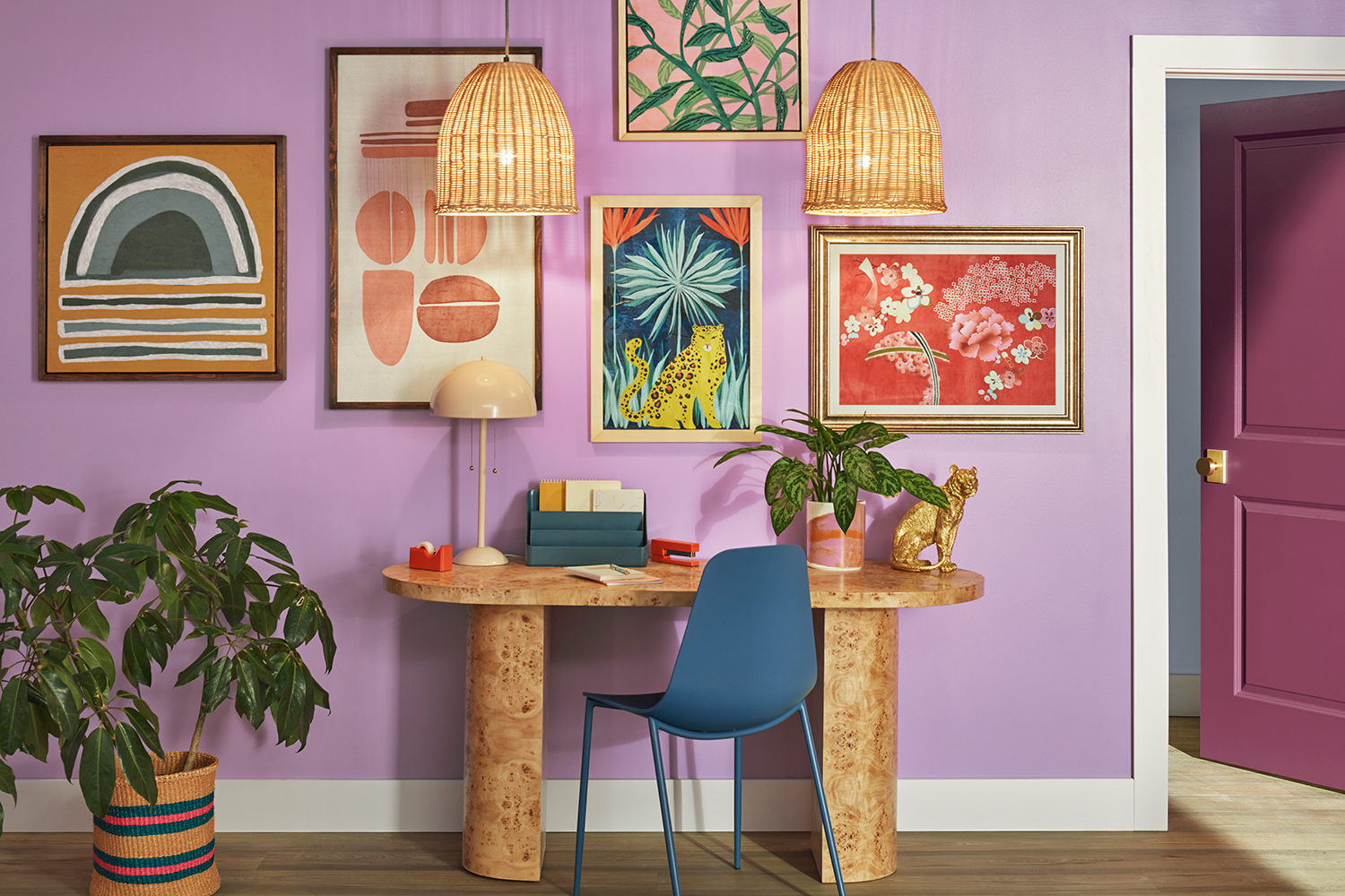 Eye-Catching Purple Bathroom Wall Décor Ideas: 7 Ways to Liven Up Your Space